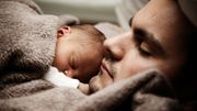 Qui dort le moins après la naissance de bébé ? Qui dort le moins après la naissance de bébé ?