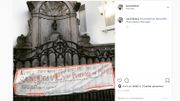 Coronavirus : la banderole contre les selfies devant le Manneken-Pis enlevée par la Ville de Bruxelles Coronavirus : la banderole contre les selfies devant le Manneken-Pis enlevée par la Ville de Bruxelles