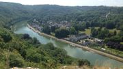 La boucle de la Meuse à Waulsort où sera construit un cheminement en surplombant la Meuse à côté de la route pour permettre de s'y promener à pied et à vélo puisque le futur Ravel passera par ce tronçon construit entre l'écluse et le passage d'eau en bac La boucle de la Meuse à Waulsort où sera construit un cheminement en surplombant la Meuse à côté de la route pour permettre de s'y promener à pied et à vélo puisque le futur Ravel passera par ce tronçon construit entre l'écluse et le passage d'eau en bac