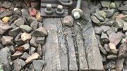 Les traverses sont parfois très fissurées. Elles sont remplacées par des traverses en béton Les traverses sont parfois très fissurées. Elles sont remplacées par des traverses en béton