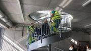 Des reconstitutions de situations réelles sont possibles. Ici l'évacuation d'une personne en chaise roulante par un escalier en colimaçon Des reconstitutions de situations réelles sont possibles. Ici l'évacuation d'une personne en chaise roulante par un escalier en colimaçon