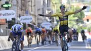 Un immense Wout van Aert remporte un Milan – Sanremo spectaculaire devant Alaphilippe ! Un immense Wout van Aert remporte un Milan – Sanremo spectaculaire devant Alaphilippe !