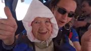 À 102 ans, cette australienne devient la plus vieille parachutiste au monde (vidéo) À 102 ans, cette australienne devient la plus vieille parachutiste au monde (vidéo)