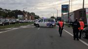 Autoroute E19 fermée jusqu'en début d'après-midi: "C'est un produit dangereux, on doit prendre beaucoup de précautions" Autoroute E19 fermée jusqu'en début d'après-midi: "C'est un produit dangereux, on doit prendre beaucoup de précautions"