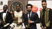 Asisat Oshoala a déjà été désignée quatre fois footballeuse africaine de l'année (ici en 2018, aux côtés de Sadio Mané, Mo Salah et Pierre-Emerick Aubameyang) Asisat Oshoala a déjà été désignée quatre fois footballeuse africaine de l'année (ici en 2018, aux côtés de Sadio Mané, Mo Salah et Pierre-Emerick Aubameyang)