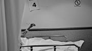 La série est composée de 45 photos, toutes en noir et blanc, fortes mais pudiques à la fois La série est composée de 45 photos, toutes en noir et blanc, fortes mais pudiques à la fois