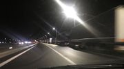 De Saint-Ghislain à Mons, les camions se sont garés en nombre sur la bande d'arrêt d'urgence. De Saint-Ghislain à Mons, les camions se sont garés en nombre sur la bande d'arrêt d'urgence.