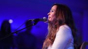 Le dernier single d'Alanis Morissette avant la sortie de l'album Le dernier single d'Alanis Morissette avant la sortie de l'album