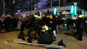 Affrontements entre la police et des manifestants pro-Erdogan, à Rotterdam, après l'expulsion de la ministre turque de la Famille Affrontements entre la police et des manifestants pro-Erdogan, à Rotterdam, après l'expulsion de la ministre turque de la Famille