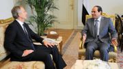 Le président égyptien al-Sissi, en discussion avec Tony Blair envoyé officiel du Quartet pour le Moyen-Orient. Le président égyptien al-Sissi, en discussion avec Tony Blair envoyé officiel du Quartet pour le Moyen-Orient.
