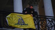 Le symbole des libertariens mais aussi des pro-armes: le Gadsden Flag. Le symbole des libertariens mais aussi des pro-armes: le Gadsden Flag.