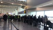 File à une porte d'embarquement de Brussels airport ce vendredi 21 février File à une porte d'embarquement de Brussels airport ce vendredi 21 février