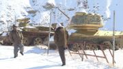 L'armée soviétique a laissé derrière elle des chars, des camions, des hélicoptères... L'armée soviétique a laissé derrière elle des chars, des camions, des hélicoptères...
