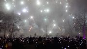 Jusqu'à 60.000 personnes ont assisté au feu d'artifice tiré depuis l'Atomium à Bruxelles (photos et vidéo) Jusqu'à 60.000 personnes ont assisté au feu d'artifice tiré depuis l'Atomium à Bruxelles (photos et vidéo)