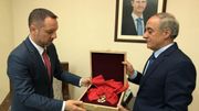 La Syrie a rendu à la France la légion d'honneur attribuée à Assad La Syrie a rendu à la France la légion d'honneur attribuée à Assad