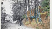 La carte postale - colorisée - qui a permis l'identification. Carte postale ‘rue Daubigny, Auvers-sur-Oise’ sur laquelle le tableau ‘Racines’ (1890) de Van Gogh est placée dessus La carte postale - colorisée - qui a permis l'identification. Carte postale ‘rue Daubigny, Auvers-sur-Oise’ sur laquelle le tableau ‘Racines’ (1890) de Van Gogh est placée dessus