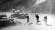 Le trio belge Jules Lowie, Sylvère Maes et Félicien Vervaecke dans le Col du Tourmalet lors de la 16ème étape du Tour 1935 (Luchon-Pau). Le vainqueur de l'étape, l'Italien Ambrogio Morelli, est derrière les 3 Belges. Le trio belge Jules Lowie, Sylvère Maes et Félicien Vervaecke dans le Col du Tourmalet lors de la 16ème étape du Tour 1935 (Luchon-Pau). Le vainqueur de l'étape, l'Italien Ambrogio Morelli, est derrière les 3 Belges.