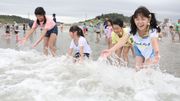 La plage de Fukushima rouverte aux baigneurs 8 ans après la catastrophe nucléaire La plage de Fukushima rouverte aux baigneurs 8 ans après la catastrophe nucléaire