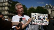 "Johnny, merci pour tout" : une pancarte brandie par un fan de Johnny Hallyday pour le jour de son anniversaire. "Johnny, merci pour tout" : une pancarte brandie par un fan de Johnny Hallyday pour le jour de son anniversaire.
