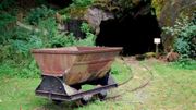 L’exploitation de l’ardoise à Alle-sur-Semois est une très vieille histoire qui a commencé il y a trois cents ans. L’exploitation de l’ardoise à Alle-sur-Semois est une très vieille histoire qui a commencé il y a trois cents ans.