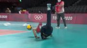 JO Tokyo 2020 – Volley : pris au jeu, l’entraîneur de l'équipe de France se jette au sol pour rattraper un smash polonais JO Tokyo 2020 – Volley : pris au jeu, l’entraîneur de l'équipe de France se jette au sol pour rattraper un smash polonais