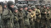 Des volontaires en costume de soldats d'époque. Des volontaires en costume de soldats d'époque.