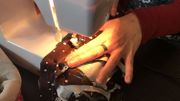 Les doigts de fée qui transforment quelques petits bouts de tissu en article de mode Les doigts de fée qui transforment quelques petits bouts de tissu en article de mode