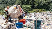 Dans la nouvelle décharge publique de San Pedro La Laguna, la priorité est donnée au tri (à la main). Même les plastiques à usage unique sont finalement recyclés. Dans la nouvelle décharge publique de San Pedro La Laguna, la priorité est donnée au tri (à la main). Même les plastiques à usage unique sont finalement recyclés.
