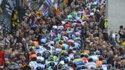 Les coureurs dans la raide montée de Saint-Roch Les coureurs dans la raide montée de Saint-Roch