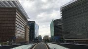 La Rue de la Loi, rue couloir de vitres et de pierre. La Rue de la Loi, rue couloir de vitres et de pierre.