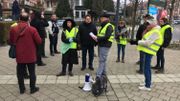 Une vingtaine de gilets jaunes se sont regroupés ce samedi matin aux alentours du rond-point Meiser Une vingtaine de gilets jaunes se sont regroupés ce samedi matin aux alentours du rond-point Meiser