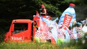 Un véhicule Vittel dans la caravane du Tour de France, le 8 juillet 2017. Un véhicule Vittel dans la caravane du Tour de France, le 8 juillet 2017.