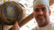 Mohamed Ali El Abri est un apiculteur passionné de Misfat al Abreyeen. Il travaille, comme ses ancêtres, avec des troncs creux de palmier mais également avec des ruches plus modernes. Mohamed Ali El Abri est un apiculteur passionné de Misfat al Abreyeen. Il travaille, comme ses ancêtres, avec des troncs creux de palmier mais également avec des ruches plus modernes.
