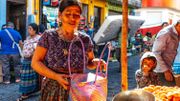 San Pedro La Laguna a été puiser dans la culture ancestrale et l'artisanat local pour trouver les alternatives au plastique. San Pedro La Laguna a été puiser dans la culture ancestrale et l'artisanat local pour trouver les alternatives au plastique.