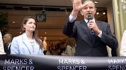 Marie Gillain à l'inauguration du Marks and Spencer en compagnie de l'ancien patron du groupe. Marie Gillain à l'inauguration du Marks and Spencer en compagnie de l'ancien patron du groupe.