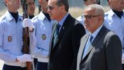 Le premier ministre turc s'est envolé lundi pour le Maroc, où il a été reçu par son homologue marocain Abdelilah Benkirane Le premier ministre turc s'est envolé lundi pour le Maroc, où il a été reçu par son homologue marocain Abdelilah Benkirane