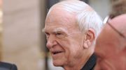 L'écrivain Milan Kundera reçoit la citoyenneté tchèque