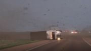 Etats-Unis: la saison des tornades a débuté (vidéos) Etats-Unis: la saison des tornades a débuté (vidéos)