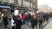 Le cortège de 400 étudiants parcourt les rues de Namur. Le cortège de 400 étudiants parcourt les rues de Namur.