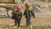 Découverte d’une activité économique importante pour la région : une carrière dont on extrait les pierres qui serviront essentiellement à la fabrication du ciment. Découverte d’une activité économique importante pour la région : une carrière dont on extrait les pierres qui serviront essentiellement à la fabrication du ciment.