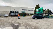 L’entreprise Jost Group accusée de faire dormir ses chauffeurs roumains dans des conditions sanitaires déplorables. L’entreprise Jost Group accusée de faire dormir ses chauffeurs roumains dans des conditions sanitaires déplorables.
