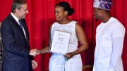 Bilikiss et Olawale Adebiyi recevant le Prix Roi Baudouin pour le Développement en Afrique. Bilikiss et Olawale Adebiyi recevant le Prix Roi Baudouin pour le Développement en Afrique.