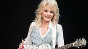 Dolly Parton donne 1 million de $ pour un vaccin contre le Covid-19