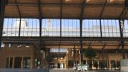 Une partie des panneaux visibles à travers les verrières de la "gare maritime" de Tour et Taxis Une partie des panneaux visibles à travers les verrières de la "gare maritime" de Tour et Taxis