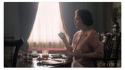 "The Crown" : la première photo d'Olivia Colman dans la peau d'Elisabeth II "The Crown" : la première photo d'Olivia Colman dans la peau d'Elisabeth II
