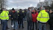 Le personnel et les syndicats veulent mettre la pression sur la direction en paralysant partiellement le site louviérois. Le personnel et les syndicats veulent mettre la pression sur la direction en paralysant partiellement le site louviérois.