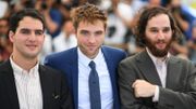 Robert Pattinson entre Benny et Josh Safdie Robert Pattinson entre Benny et Josh Safdie