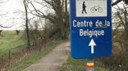Les traits rouge et jaune indiquent le GRP 127 qui permet de faire le tour du Brabant wallon. Il passe notamment à Nil-Saint-Vincent (Walhain) où se trouve le centre géographique de la Belgique. Les traits rouge et jaune indiquent le GRP 127 qui permet de faire le tour du Brabant wallon. Il passe notamment à Nil-Saint-Vincent (Walhain) où se trouve le centre géographique de la Belgique.