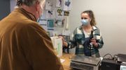 Anne-Claire Derasse, 25 ans et une envie de challenge mise à rude épreuve pour le lancement de son commerce, "Croquez local", à Tournai. Anne-Claire Derasse, 25 ans et une envie de challenge mise à rude épreuve pour le lancement de son commerce, "Croquez local", à Tournai.