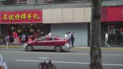 Chute d'un panneau d'affichage: 3 morts et 6 blessés à Shanghai Chute d'un panneau d'affichage: 3 morts et 6 blessés à Shanghai